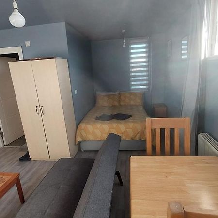 Modern Studio Maidstone - Redecorated Oct 2023 Extérieur photo